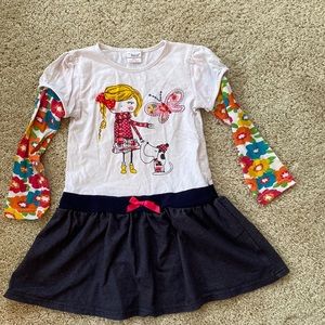 Girls size 5-6 years long sleeve dress.